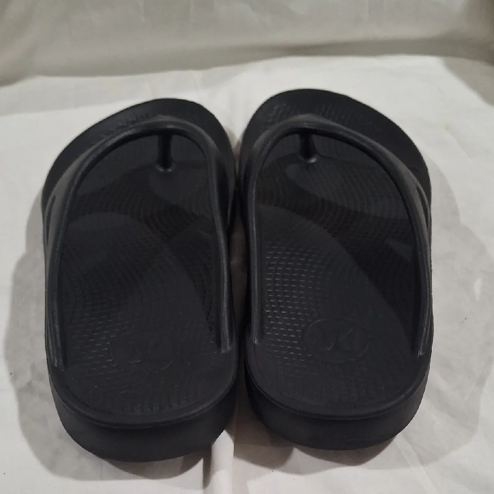 Hurley Women's  Black Flip-Flops Size 13